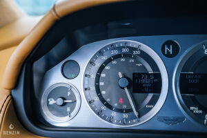 Aston Martin V8 Vantage S - 2011