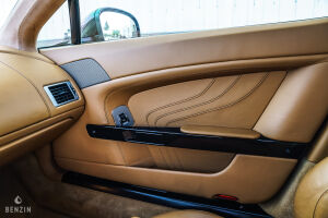 Aston Martin V8 Vantage S - 2011