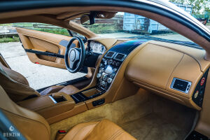 Aston Martin V8 Vantage S - 2011