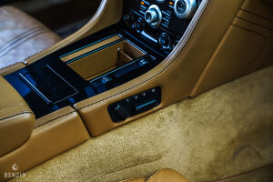 Aston Martin V8 Vantage S - 2011