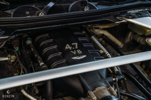 Aston Martin V8 Vantage S - 2011