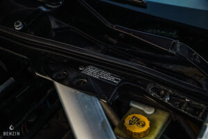 Aston Martin V8 Vantage S - 2011