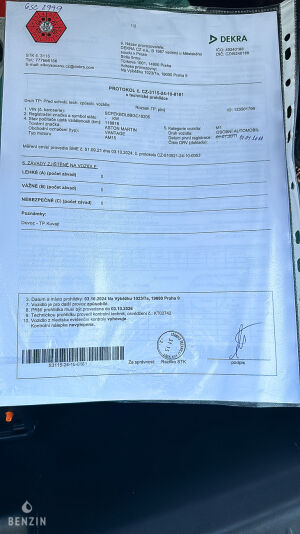 Aston Martin V8 Vantage S - 2011