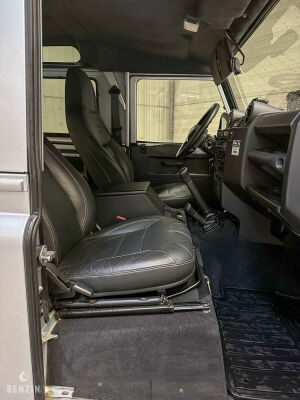 Land Rover Defender 90 Td4 Black Edition 25k km - 2014