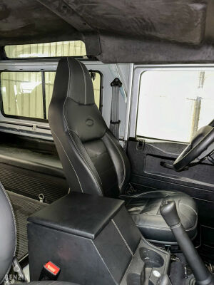 Land Rover Defender 90 Td4 Black Edition 25k km - 2014