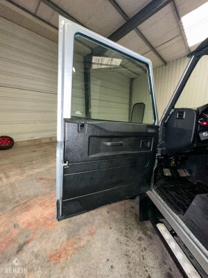 Land Rover Defender 90 Td4 Black Edition 25k km - 2014