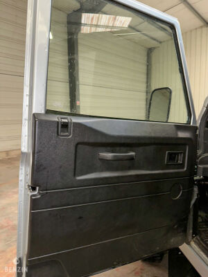 Land Rover Defender 90 Td4 Black Edition 25k km - 2014