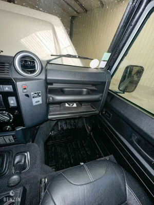 Land Rover Defender 90 Td4 Black Edition 25k km - 2014