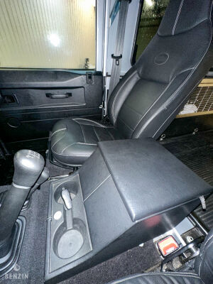 Land Rover Defender 90 Td4 Black Edition 25k km - 2014