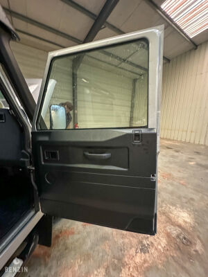 Land Rover Defender 90 Td4 Black Edition 25k km - 2014