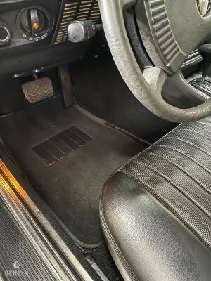 Mercedes-Benz 350 SL R107 - 1977