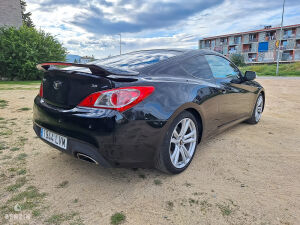 Hyundai Genesis Coupé 3.8 V6 - 2012