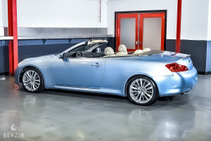 Infiniti G37 Cabriolet - 2012