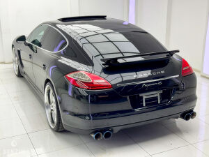 Porsche Panamera 4S - 2011