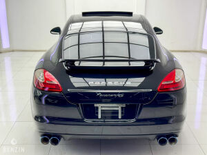 Porsche Panamera 4S - 2011