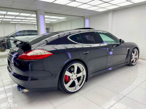 Porsche Panamera 4S - 2011