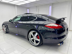 Porsche Panamera 4S - 2011