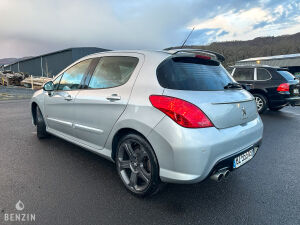 Peugeot 308 GTI - 2011
