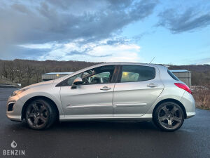 Peugeot 308 GTI - 2011