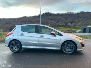 Peugeot 308 GTI - 2011