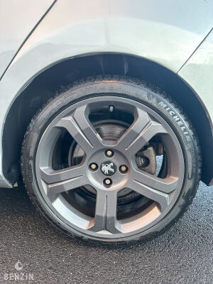 Peugeot 308 GTI - 2011