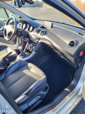 Peugeot 308 GTI - 2011