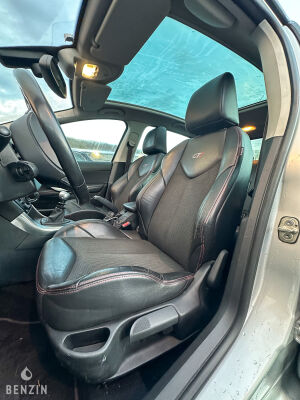 Peugeot 308 GTI - 2011