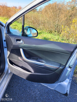 Peugeot 308 GTI - 2011