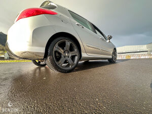 Peugeot 308 GTI - 2011