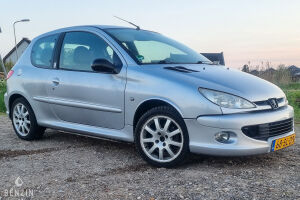 Peugeot 206 GT n°2951 - 1999