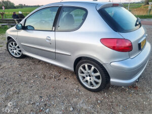 Peugeot 206 GT n°2951 - 1999