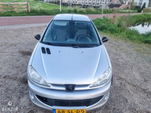 Peugeot 206 GT n°2951 - 1999