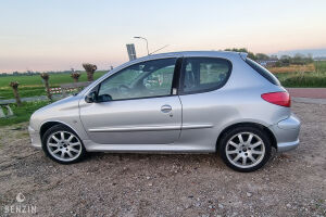 Peugeot 206 GT n°2951 - 1999