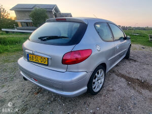 Peugeot 206 GT n°2951 - 1999