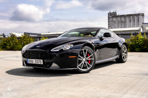 Aston Martin V8 Vantage - 2012