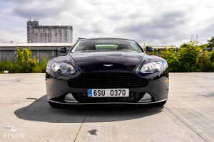Aston Martin V8 Vantage - 2012