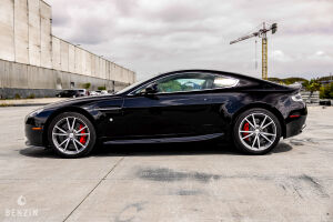 Aston Martin V8 Vantage - 2012