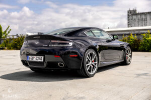 Aston Martin V8 Vantage - 2012