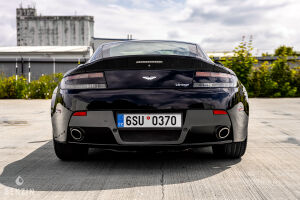 Aston Martin V8 Vantage - 2012