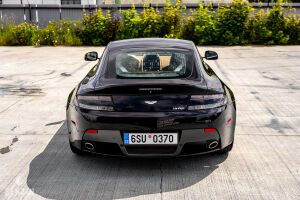 Aston Martin V8 Vantage - 2012