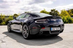 Aston Martin V8 Vantage - 2012