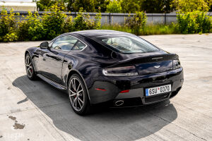 Aston Martin V8 Vantage - 2012
