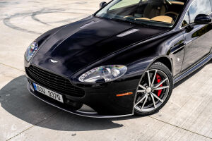 Aston Martin V8 Vantage - 2012
