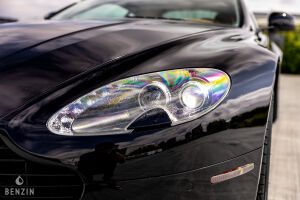 Aston Martin V8 Vantage - 2012