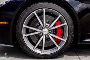 Aston Martin V8 Vantage - 2012