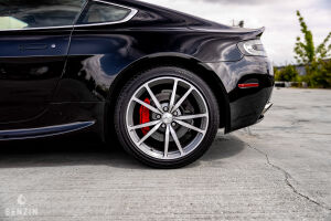 Aston Martin V8 Vantage - 2012