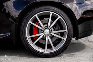 Aston Martin V8 Vantage - 2012