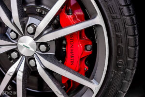 Aston Martin V8 Vantage - 2012