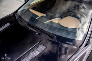 Aston Martin V8 Vantage - 2012