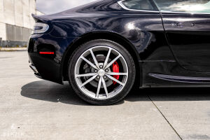 Aston Martin V8 Vantage - 2012